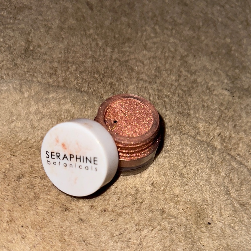 Seraphine Botanicals Compact in White